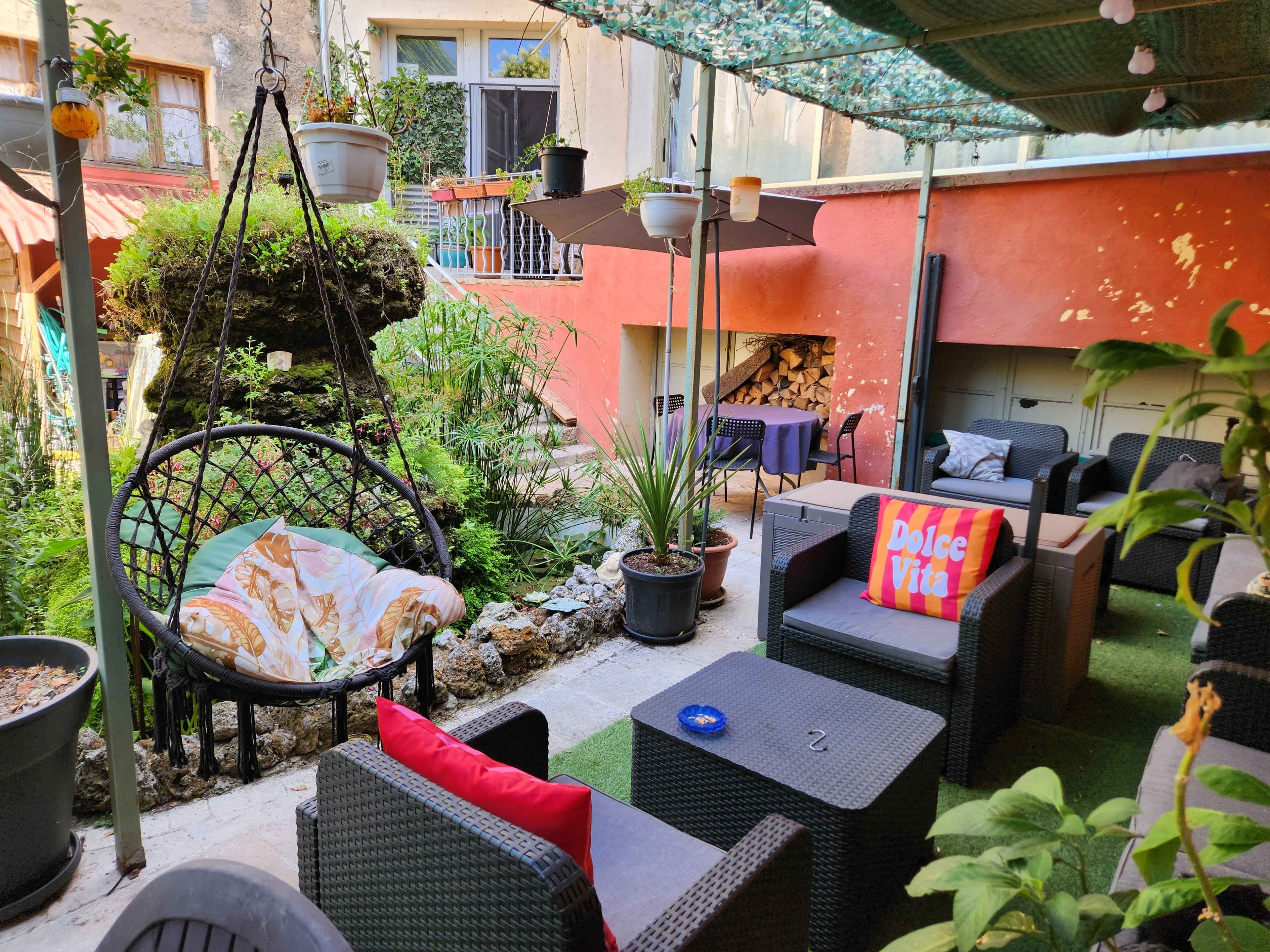 Le jardin intérieur et son bassin (7/13)