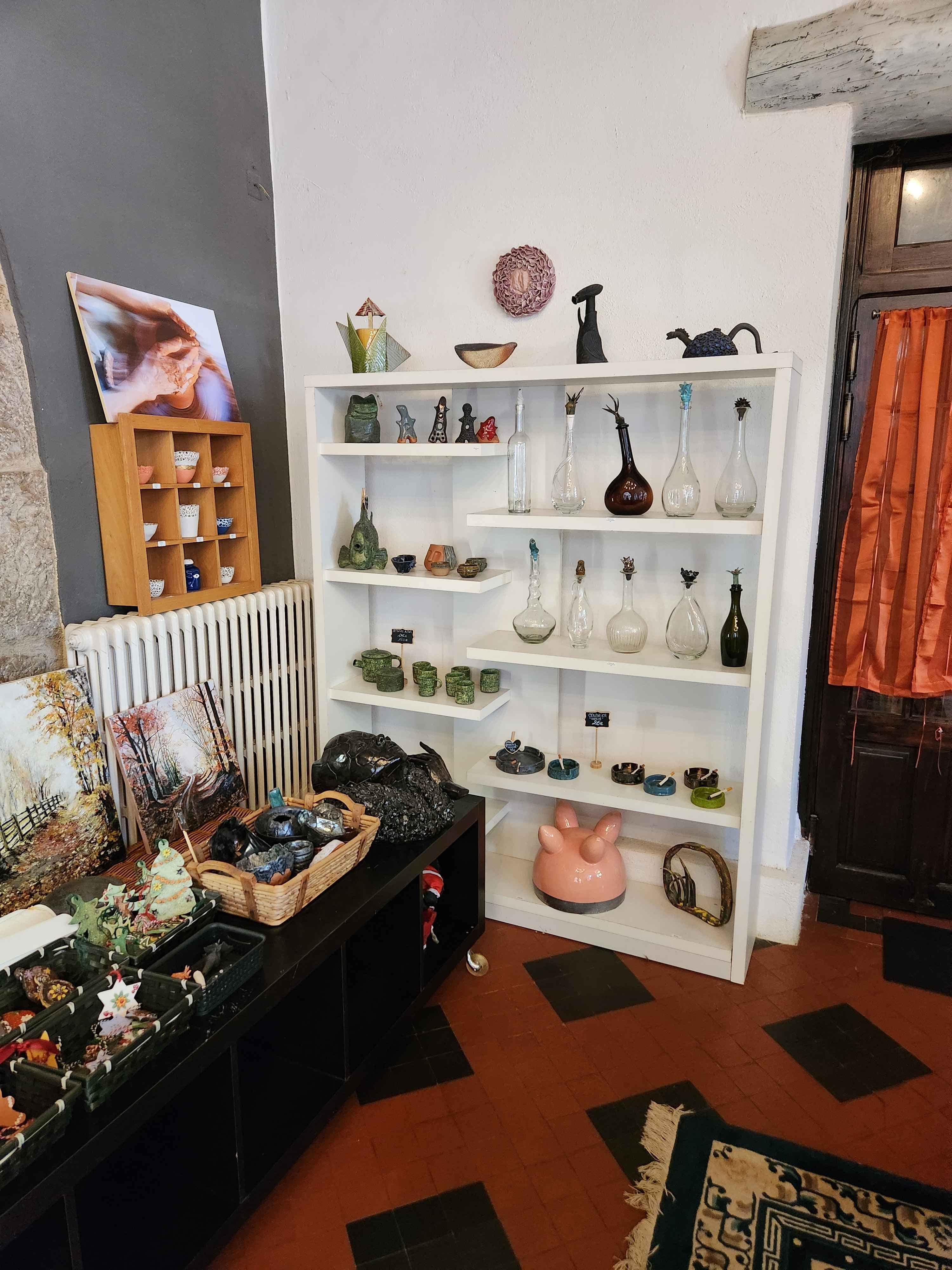 Le salon intérieur, entre galerie et salon de thé (4/10)